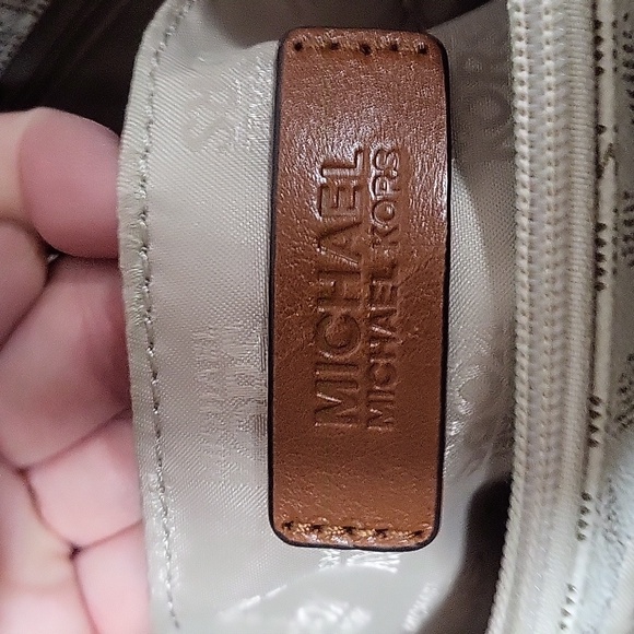 Authentic Michael Kors Satchel - Picture 6 of 9